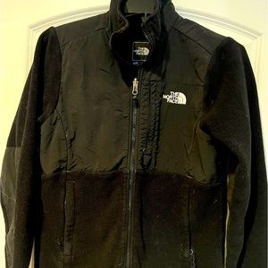 Northface sm/p black zip jacket in guc
